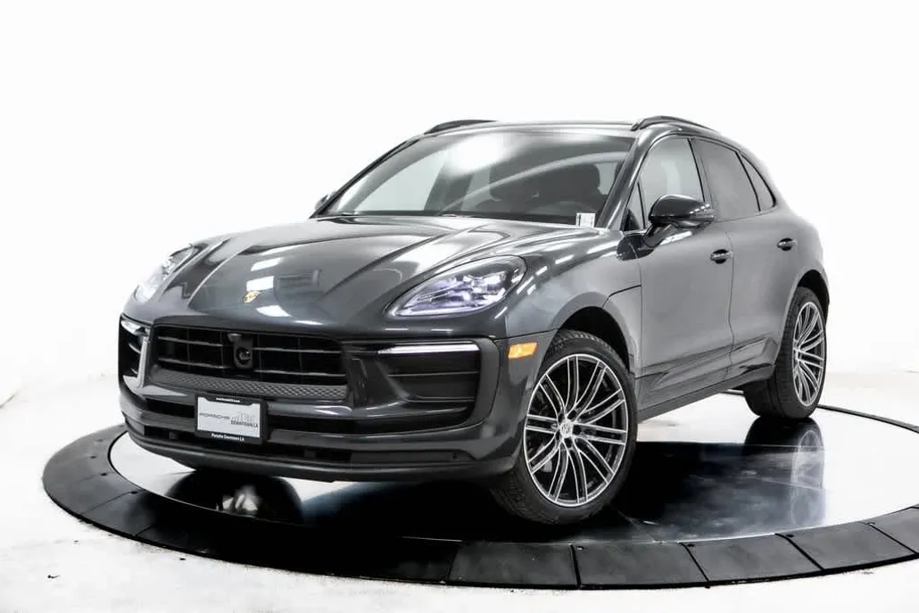 2025 Porsche Macan Base photo 1