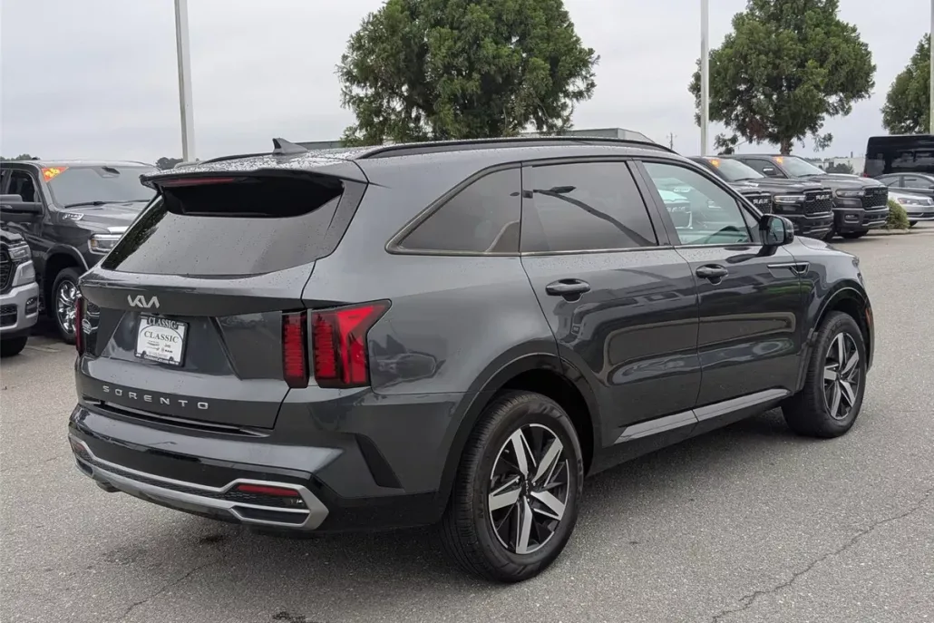 2022 Kia Sorento S photo 1
