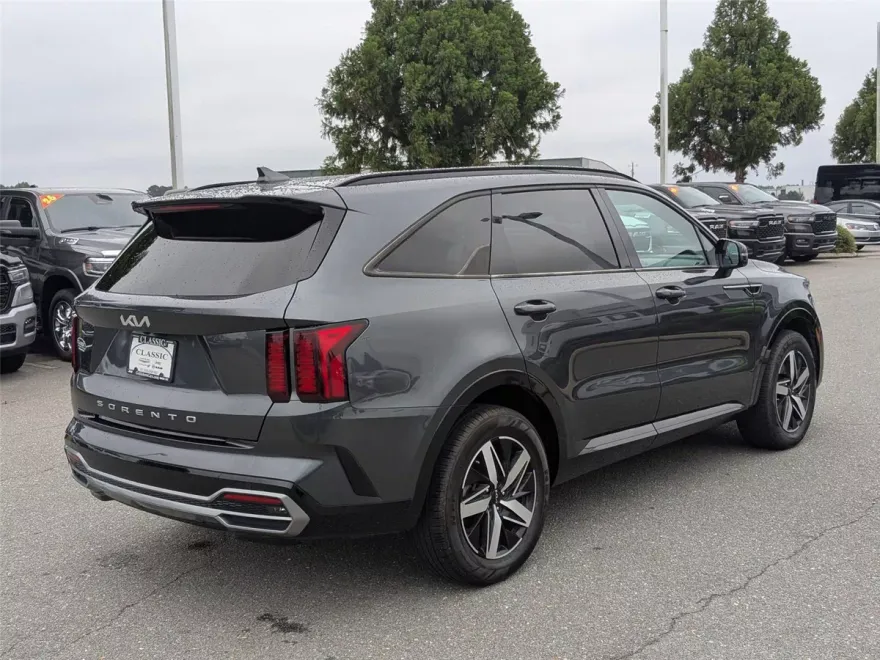 2022 Kia Sorento S photo 1