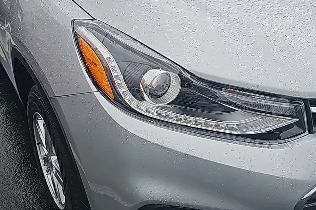 2022 Chevrolet Trax LT photo 1