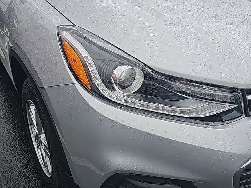 2022 Chevrolet Trax LT photo 1