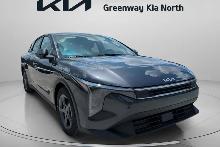 2025 Kia K4 LXS photo 1