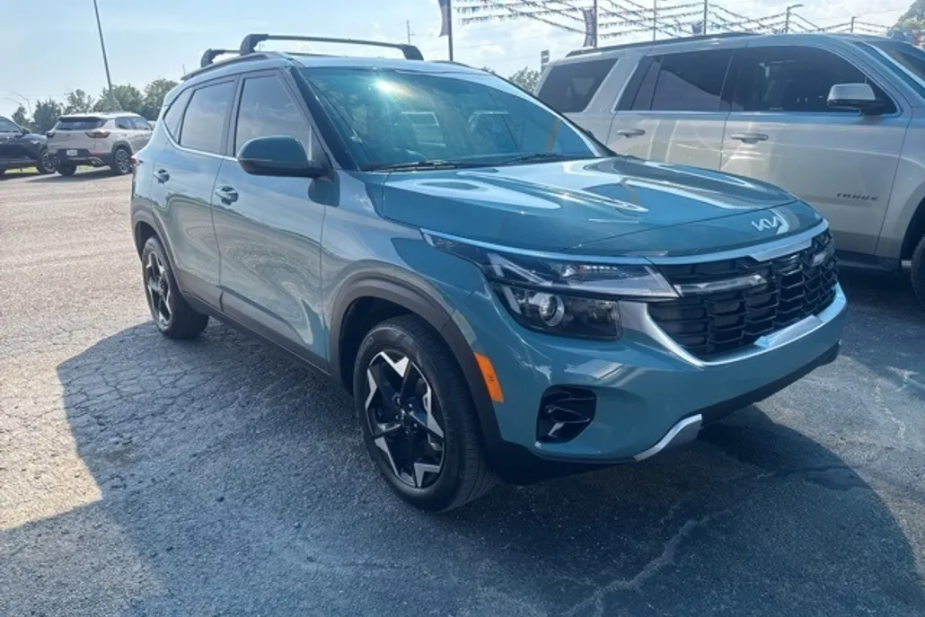 2024 Kia Seltos EX photo 1
