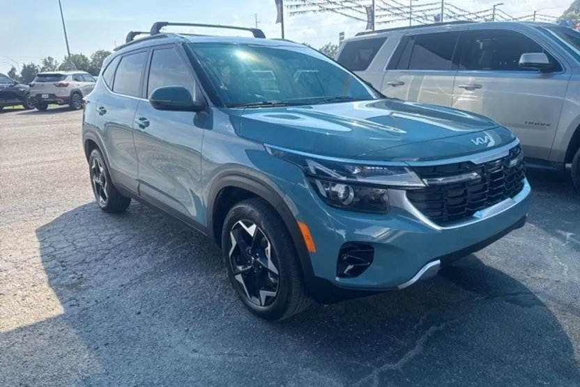 2024 Kia Seltos EX photo 1