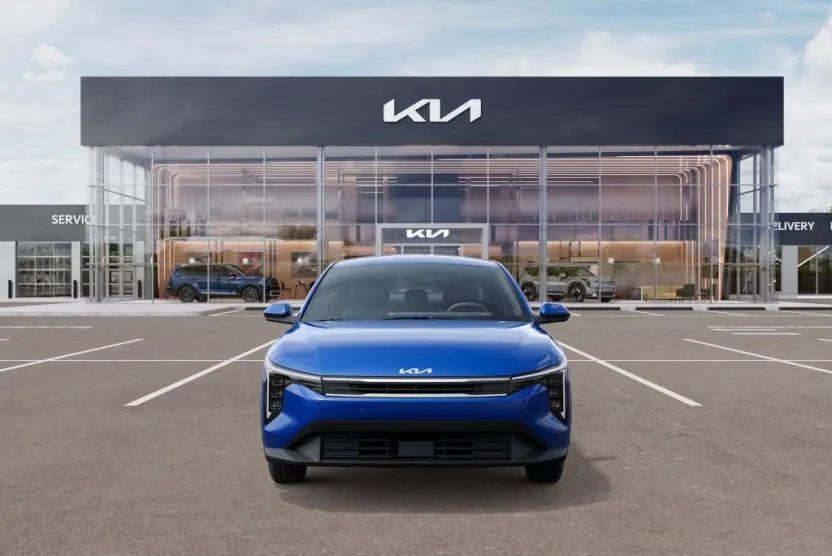 2025 Kia K4 LXS photo 1