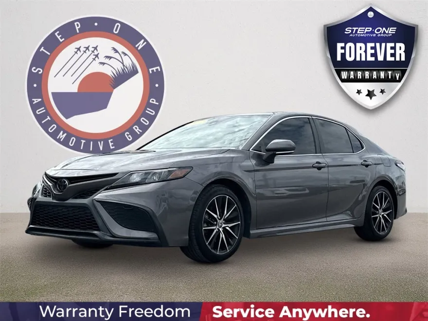 2022 Toyota Camry SE photo 1