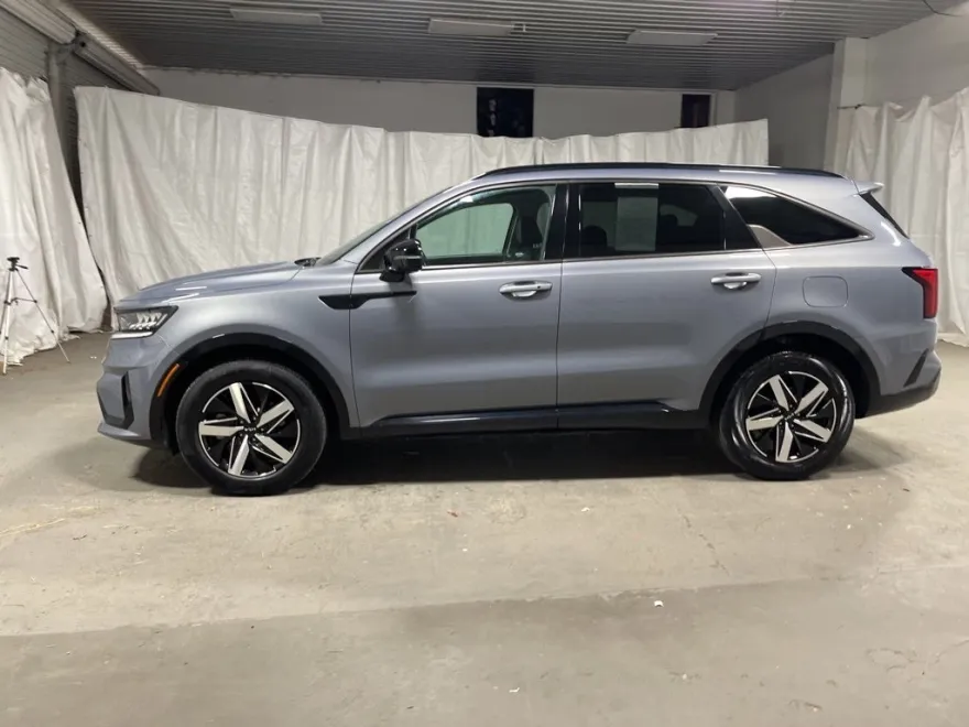 2023 Kia Sorento S photo 1