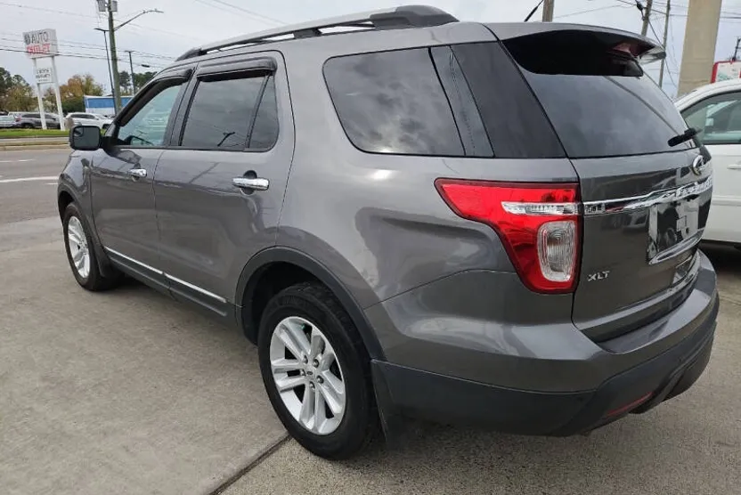 2013 Ford Explorer XLT photo 1