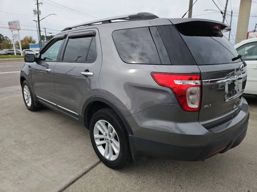 2013 Ford Explorer XLT photo 1