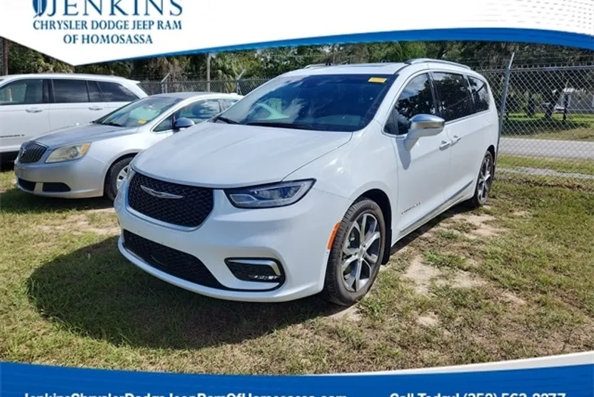 2024 Chrysler Pacifica Pinnacle photo 1
