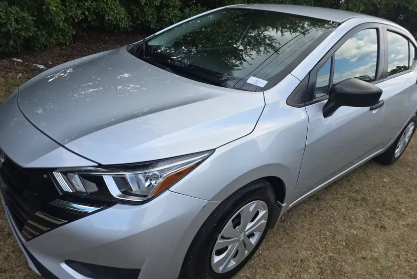2023 Nissan Versa 1.6 S photo 1