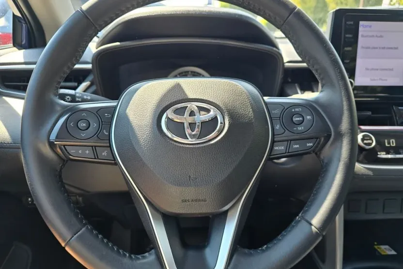 2022 Toyota Corolla Cross LE photo 1