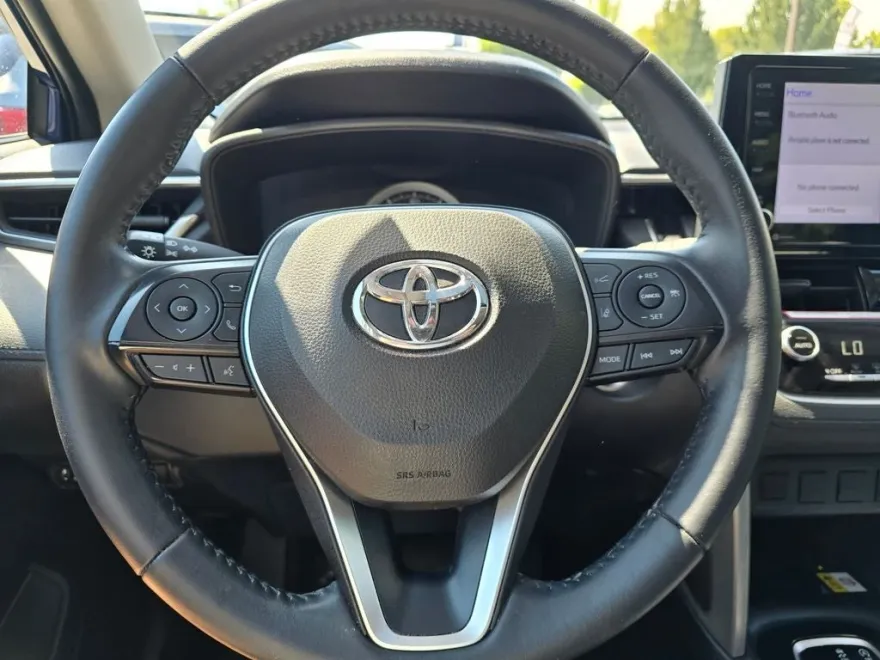 2022 Toyota Corolla Cross LE photo 1