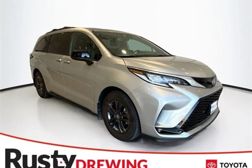 2024 Toyota Sienna XSE photo 1