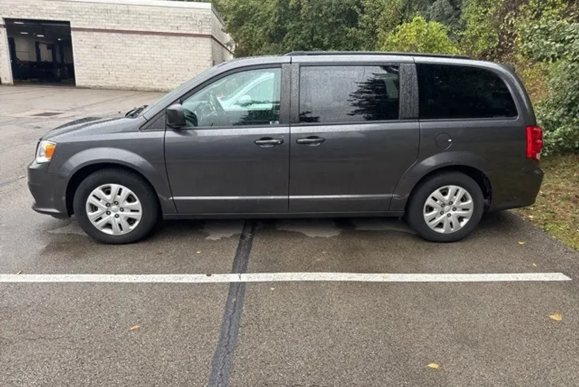 2018 Dodge Grand Caravan SE photo 1