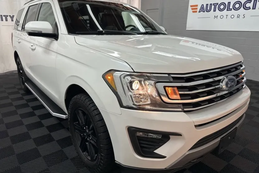 2020 Ford Expedition XLT photo 1
