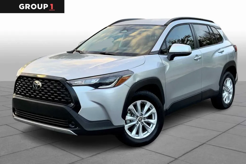 2023 Toyota Corolla Cross LE photo 1