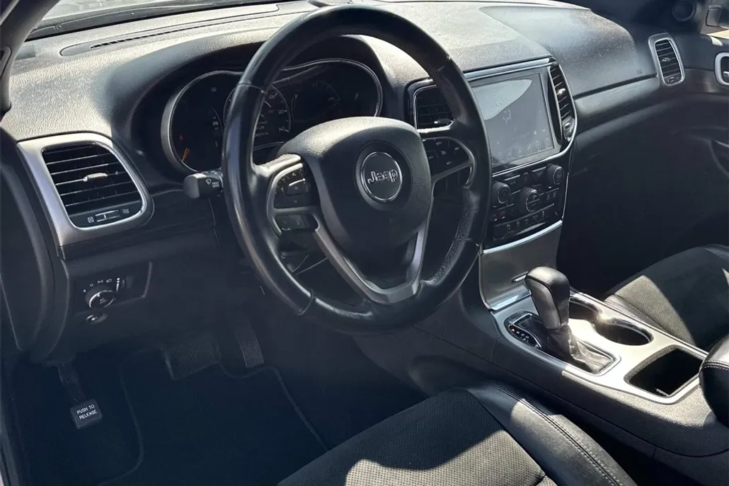 2019 Jeep Grand Cherokee Laredo E photo 1