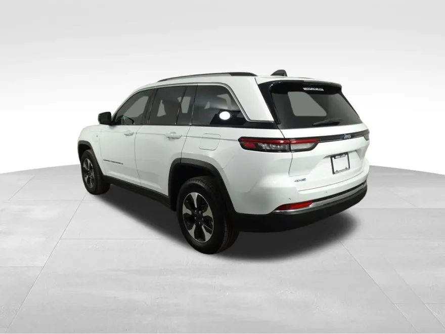 2023 Jeep Cherokee 4xe photo 1