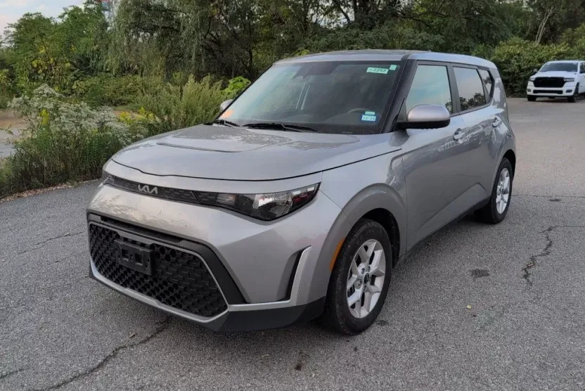 2024 Kia Soul LX photo 1