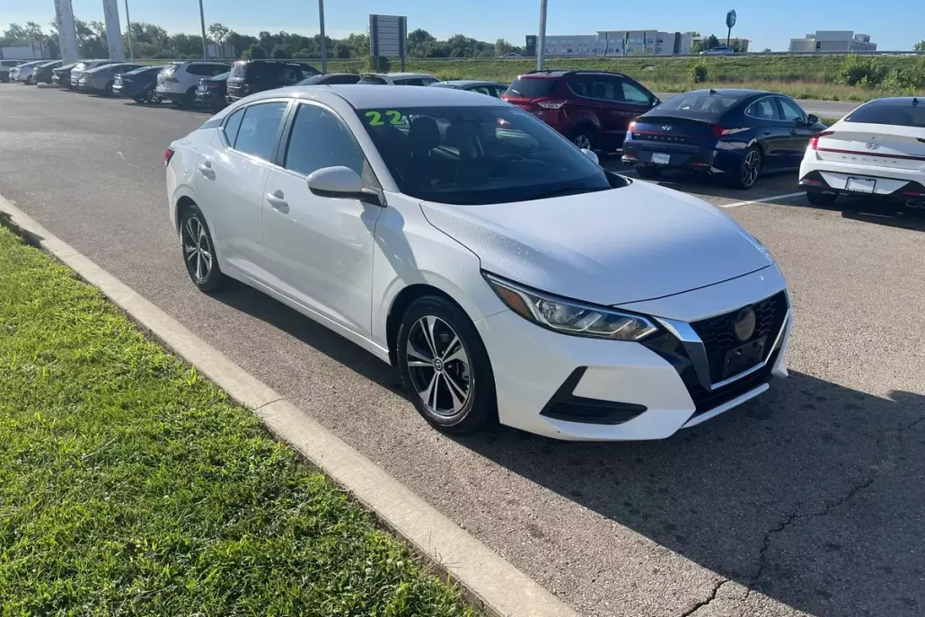 2022 Nissan Sentra SV photo 1