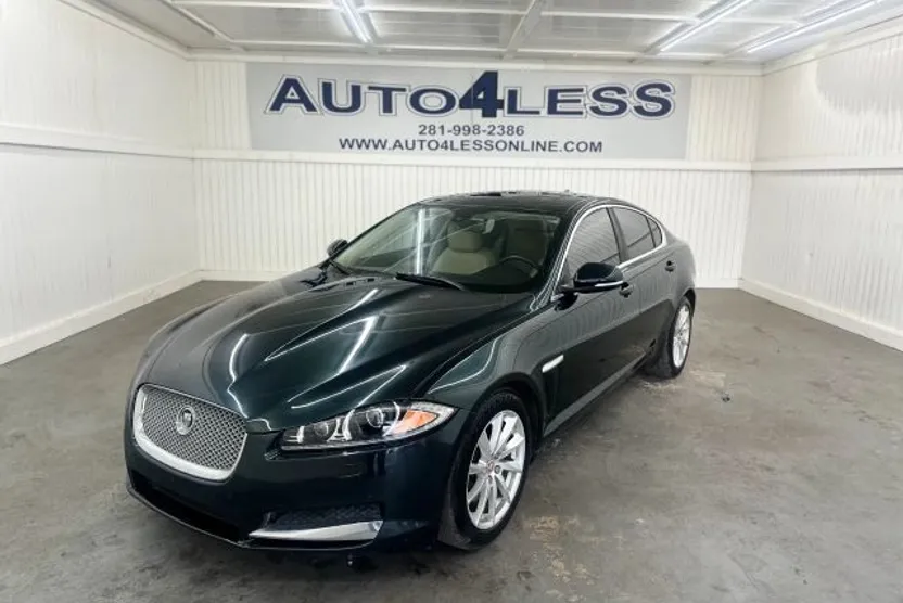 2015 Jaguar XF Premium photo 1