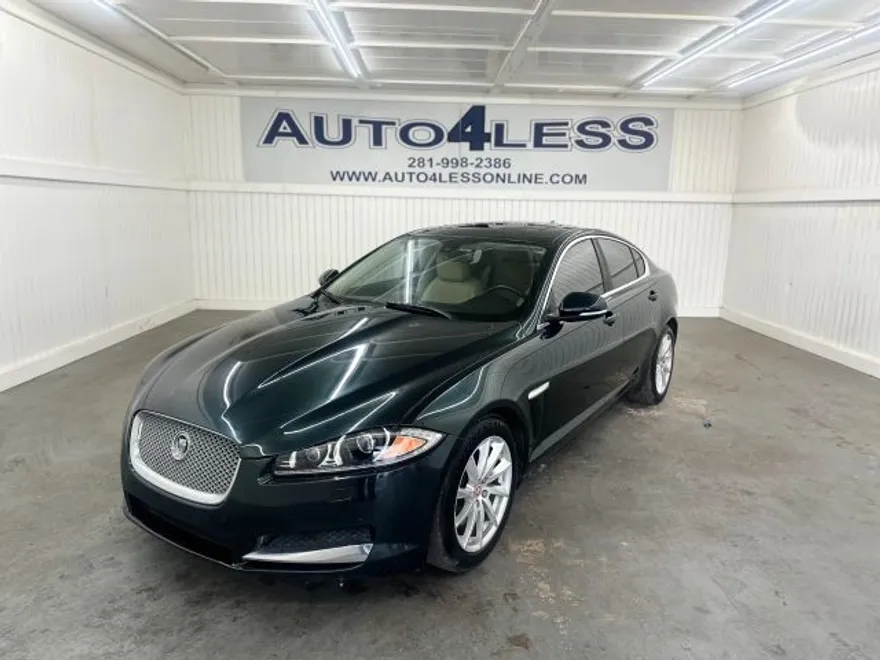 2015 Jaguar XF Premium photo 1