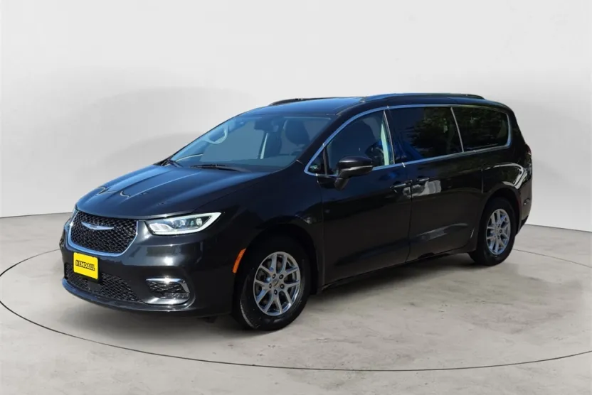2021 Chrysler Pacifica Touring L photo 1