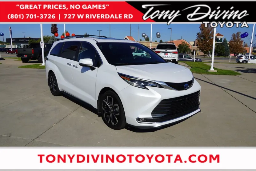 2025 Toyota Sienna Platinum photo 1