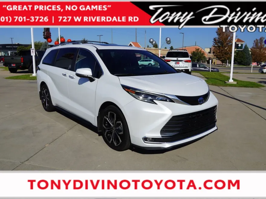 2025 Toyota Sienna Platinum photo 1