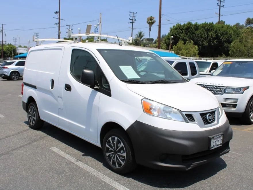 2017 Nissan NV200 S photo 1