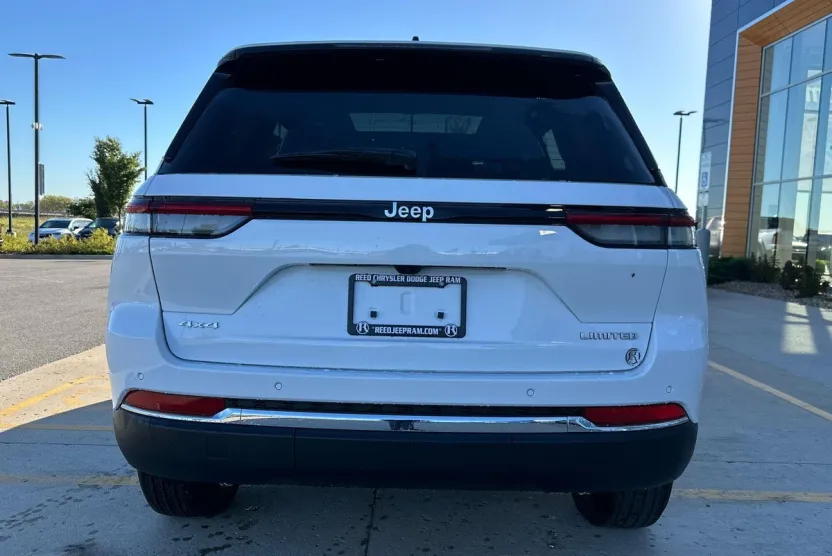 2025 Jeep Grand Cherokee Limited photo 1
