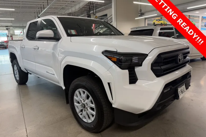 2024 Toyota Tacoma SR5 photo 1
