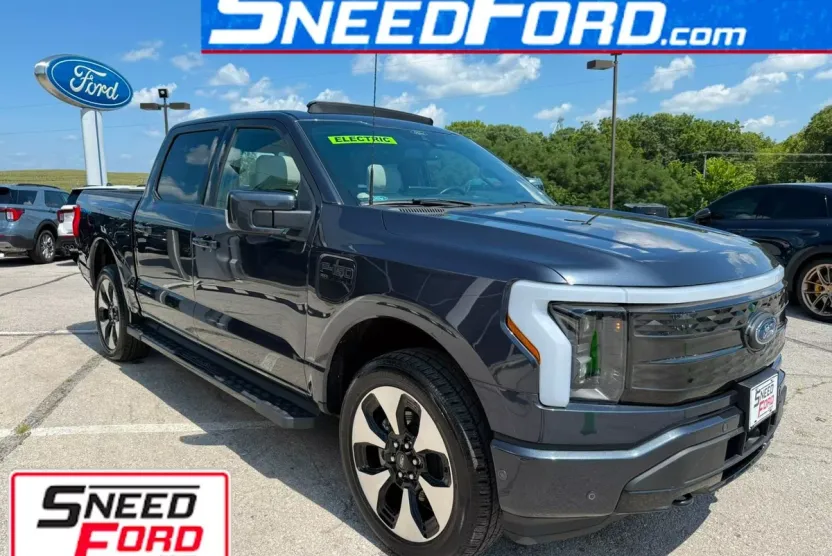 2022 Ford F-150 Lightning Platinum photo 1