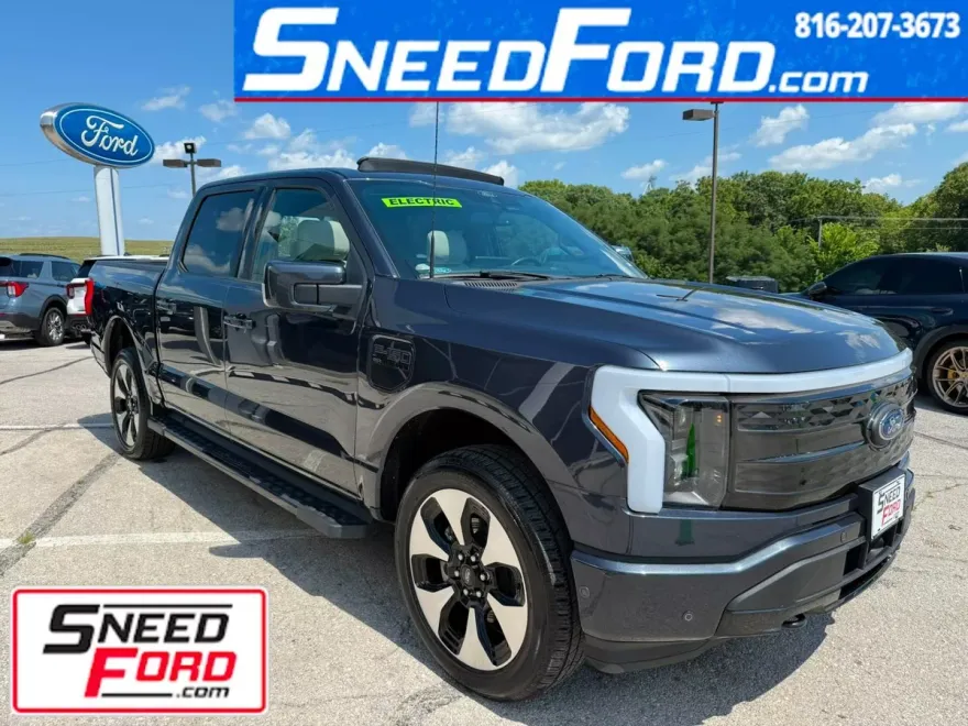 2022 Ford F-150 Lightning Platinum photo 1