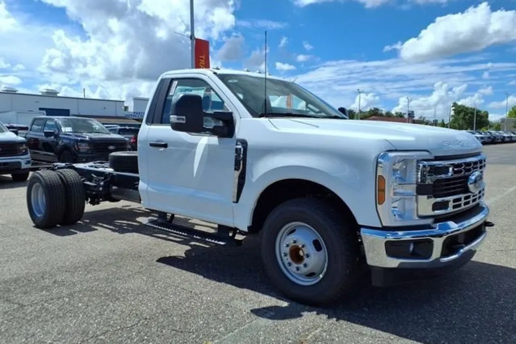 2025 Ford F-350 XL photo 1