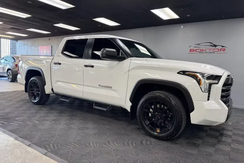 2025 Toyota Tundra SR5 CrewMax photo 1