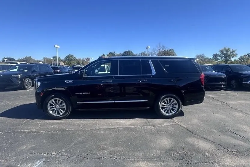 2023 Gmc Yukon XL SLT photo 1