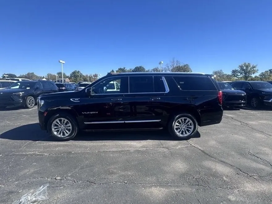2023 Gmc Yukon XL SLT photo 1