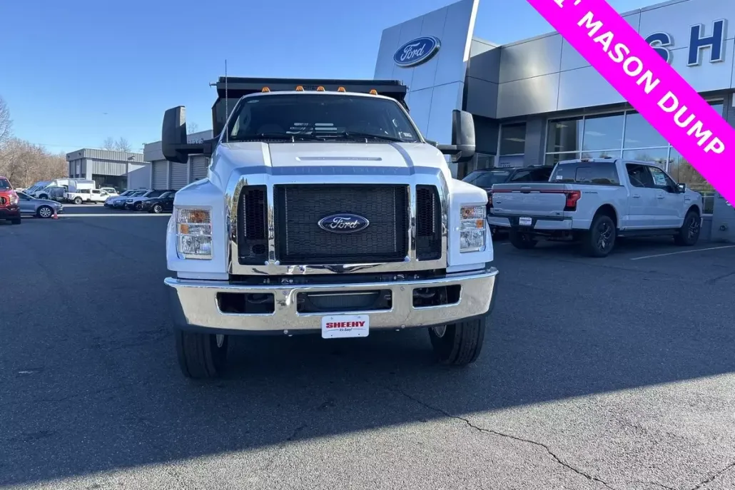 2024 Ford F-650 photo 1