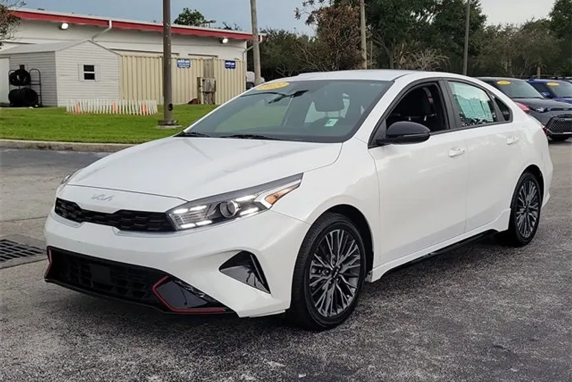 2023 Kia Forte GT-Line photo 1