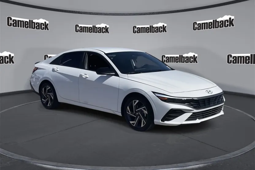 2025 Hyundai Elantra SEL Sport photo 1