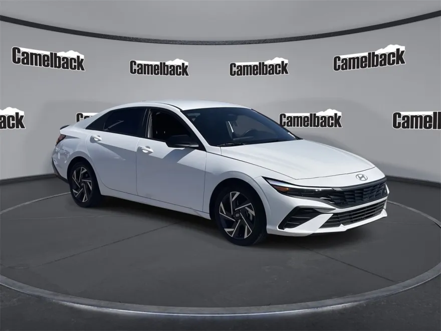 2025 Hyundai Elantra SEL Sport photo 1