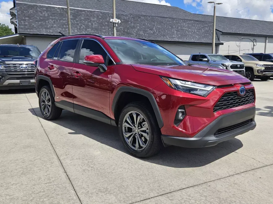 2023 Toyota RAV4 Hybrid XLE Premium photo 1