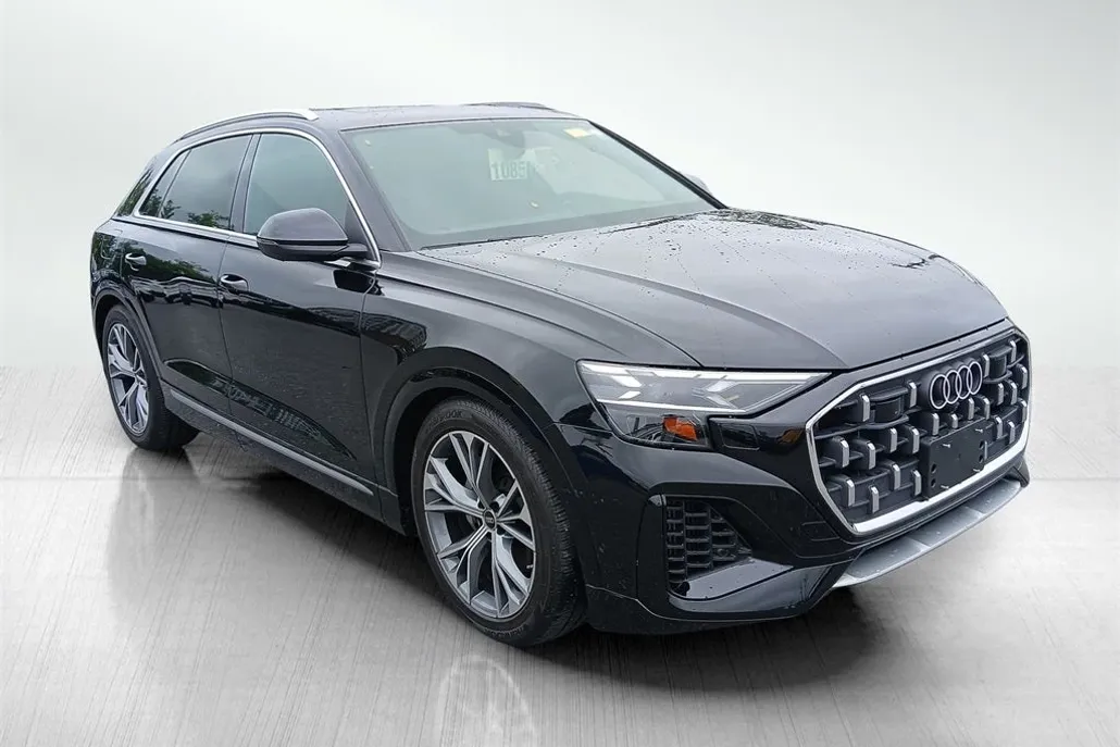 2024 Audi Q8 55 Prestige photo 1