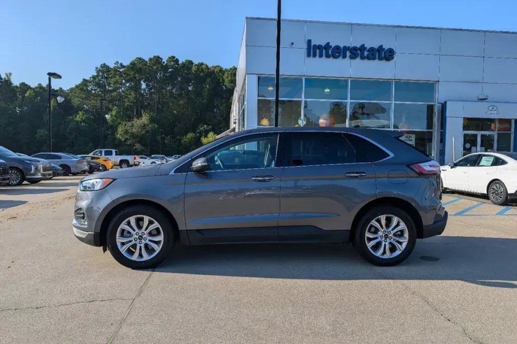 2024 Ford Edge Titanium photo 1