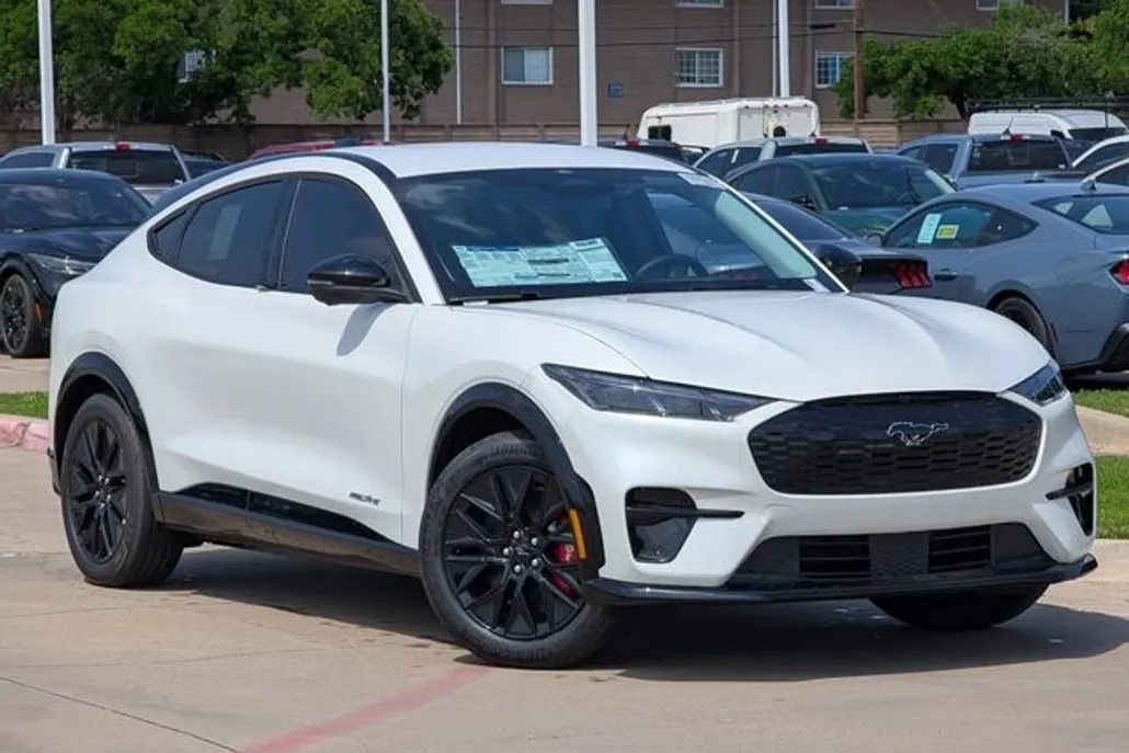 2025 Ford Mustang Mach-E Premium photo 1
