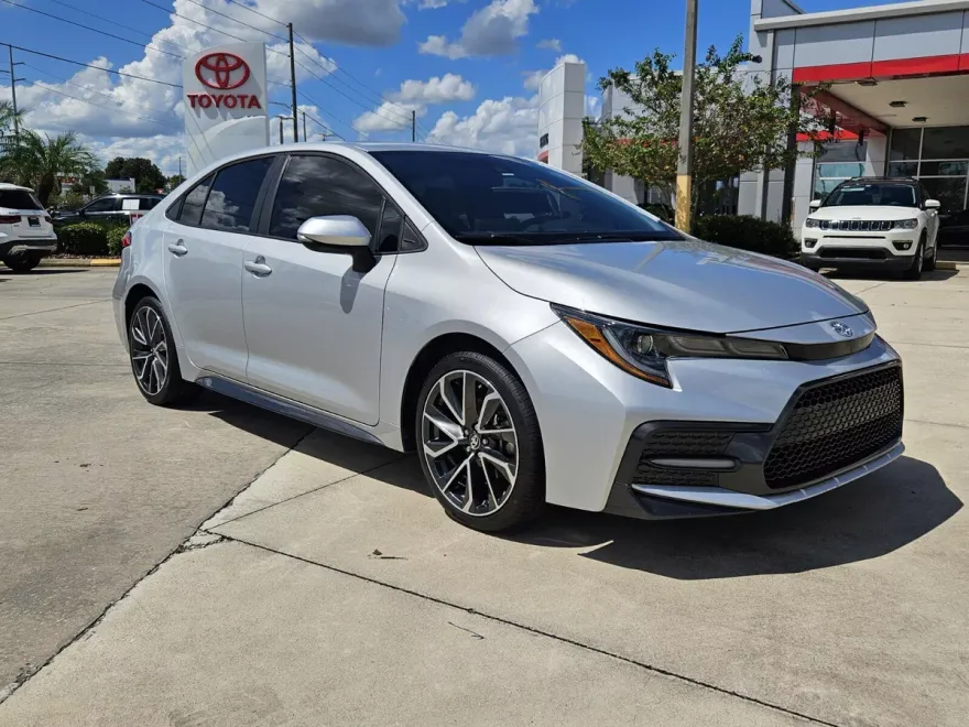 2022 Toyota Corolla SE photo 1