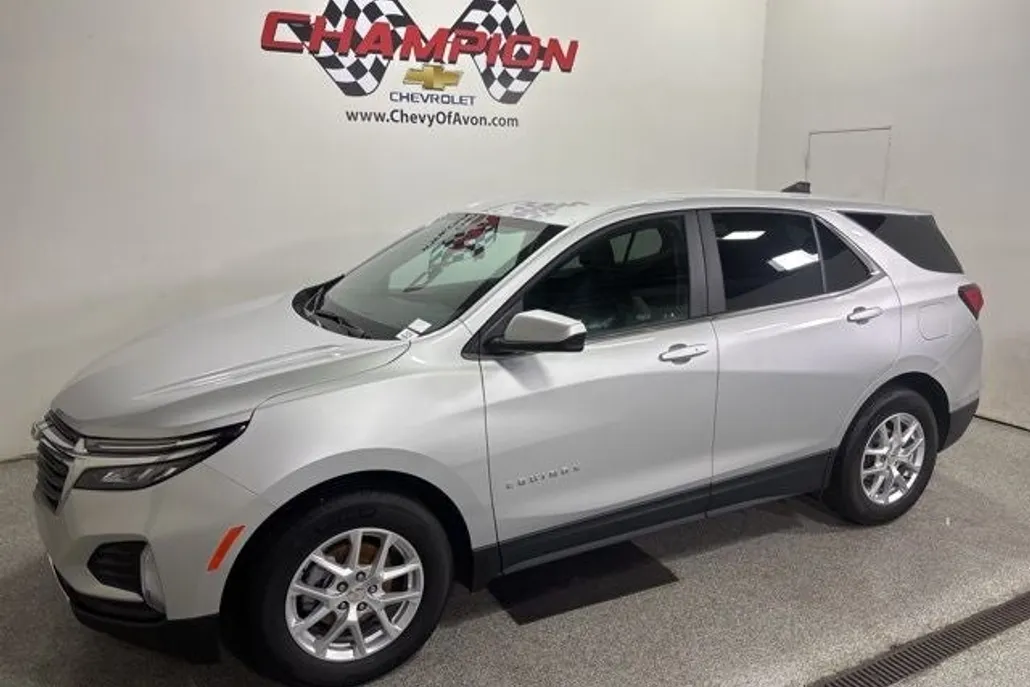 2022 Chevrolet Equinox LT photo 1