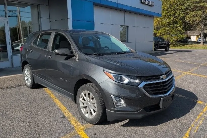 2021 Chevrolet Equinox LS photo 1